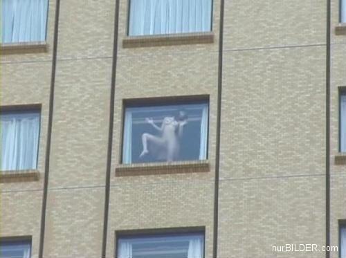 Die besten 100 Bilder in der Kategorie unglaublich: Nackt Frau an klebt an Fenster 