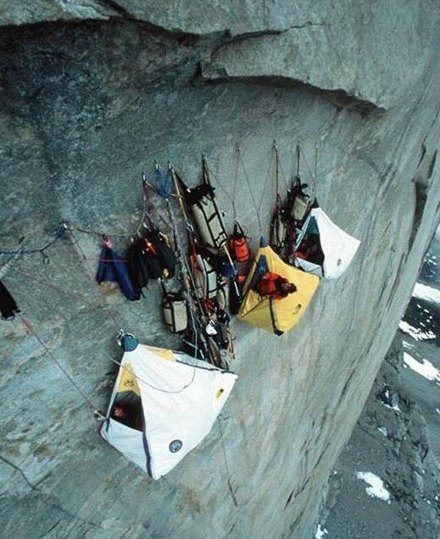 Camping an einer Steilwand