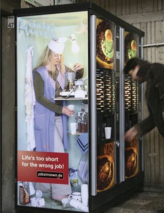 Die besten 100 Bilder in der Kategorie werbung: Werbung auf Kaffee-Automat