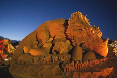 Die besten 100 Bilder in der Kategorie sand_kunst: Sandburg - Dinosaurier