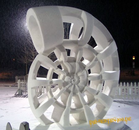 Nautilus-Schnee-Skulptur
