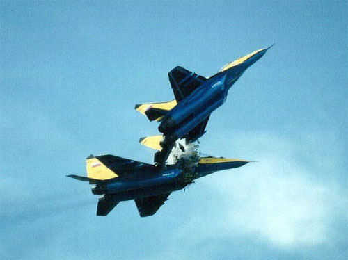 Die besten 100 Bilder in der Kategorie flugzeuge: Kampfjet-Unfall