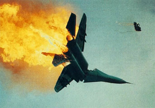 Die besten 100 Bilder in der Kategorie flugzeuge: HeiÃer Kampfjet-Ausstieg