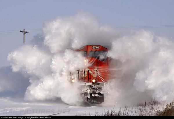 Die besten 100 Bilder in der Kategorie zuege: Schnee-Zug