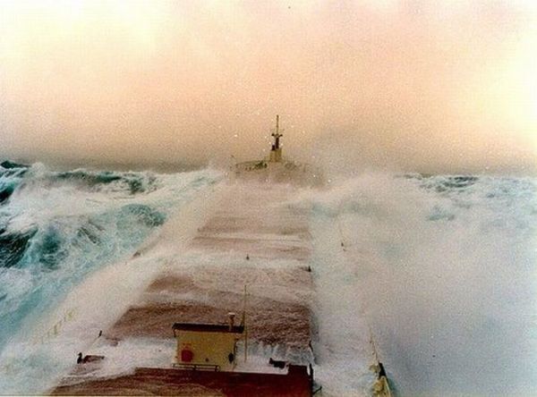 Die besten 100 Bilder in der Kategorie schiffe: Tanker bei schwerem Seegang