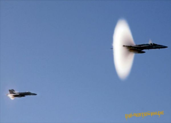 Die besten 100 Bilder in der Kategorie flugzeuge: Kampfflugzeug durchbricht Schallmauer