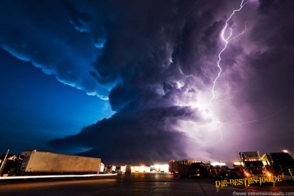 Die besten 100 Bilder in der Kategorie wolken: Gewitterwolke mit Blitz