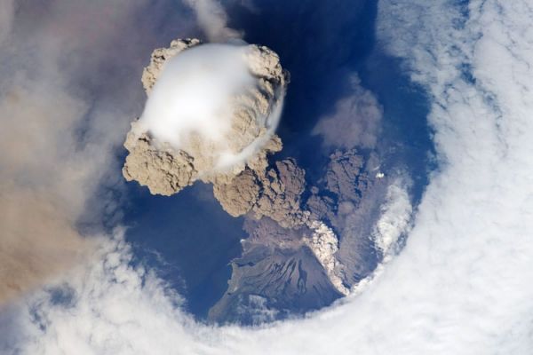 Vulkanausbruch-Wolke