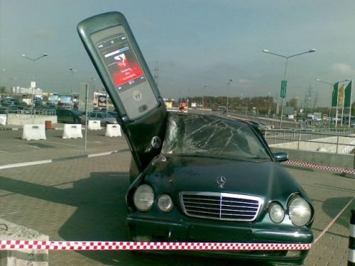 Die besten 100 Bilder in der Kategorie unglaublich: Handy-Unfall