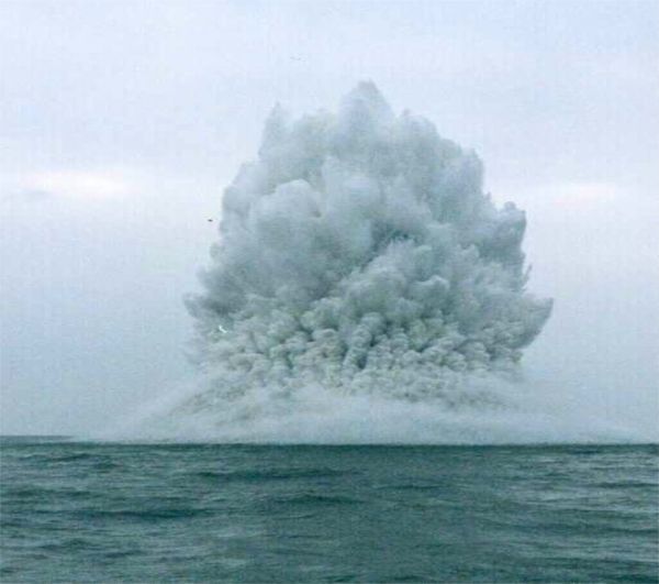 Unterwasser-Explosion