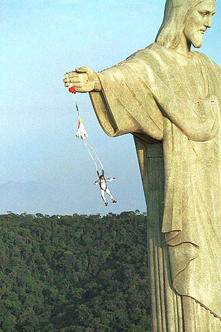 Die besten 100 Bilder in der Kategorie unglaublich: Fallschirmspringer bleibt hÃ¤ngen