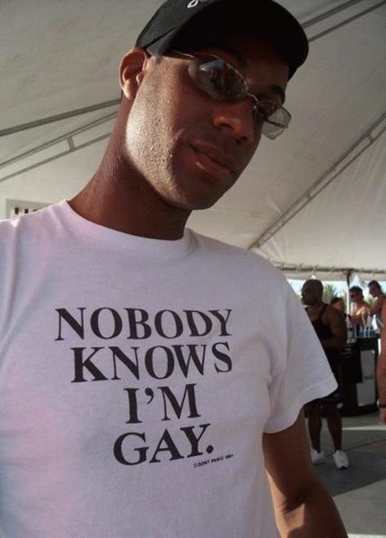 Die besten 100 Bilder in der Kategorie t-shirt_sprueche: Nobody knows i'm gay