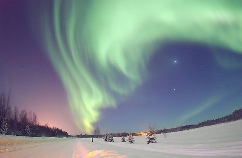 Die besten 100 Bilder in der Kategorie natur: Das Polarlicht (Aurora borealis) ist eine Leuchterscheinung (genauer ein Elektrometeor), die beim Auftreffen geladener Teilchen des Sonnenwindes auf die ErdatmosphÃ¤re an den Polen der Erde hervorge