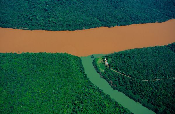 Brauner und GrÃ¼ner Fluss treffen sich