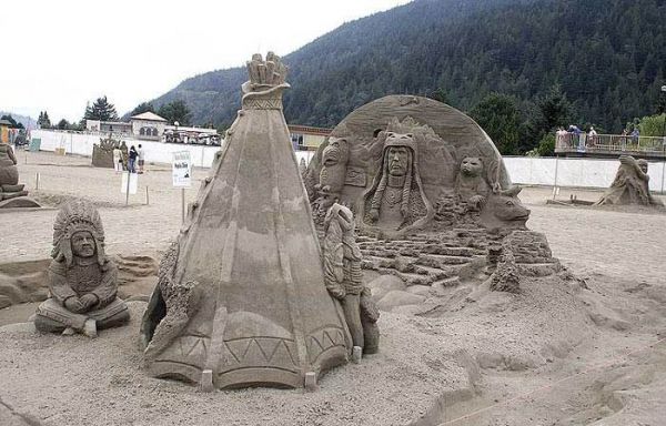 Die besten 100 Bilder in der Kategorie sand_kunst: Tippie-Zelt Indianer Sandburg