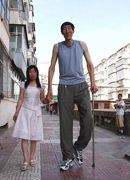 Die besten 100 Bilder in der Kategorie menschen: Riesen-Asiate