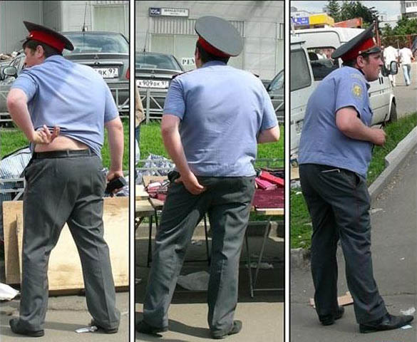 Die besten 100 Bilder in der Kategorie allgemein: Ost-Polizist scheint betrunken zu sein