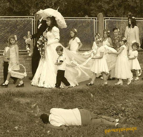 Die besten 100 Bilder in der Kategorie betrunkene: Hochzeit marschiert an Betrunkenem vorbei