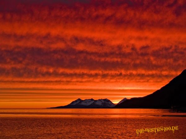 Roter Sonnenuntergang Wolken