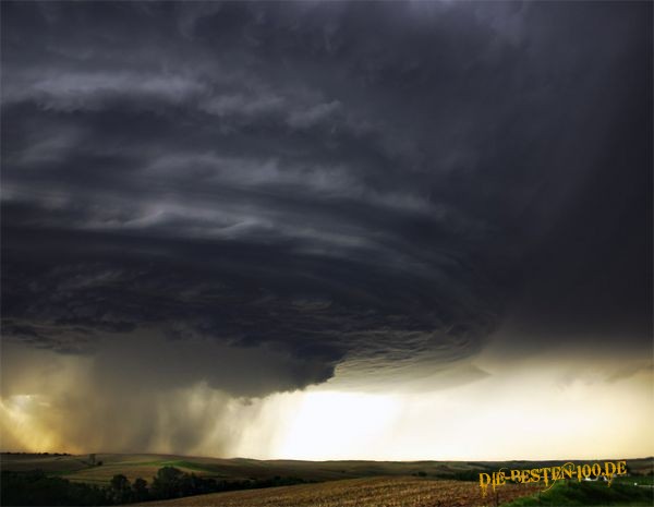 Die besten 100 Bilder in der Kategorie wolken: Wirbelsturm mit Regen