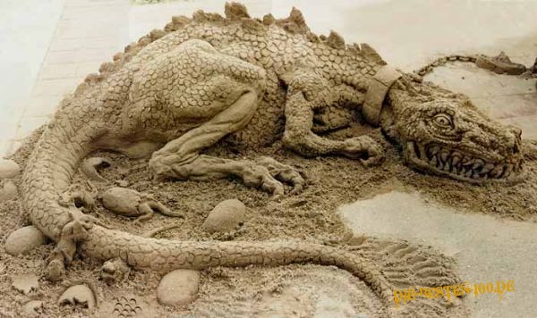 Die besten 100 Bilder in der Kategorie sand_kunst: Drache aus Sand