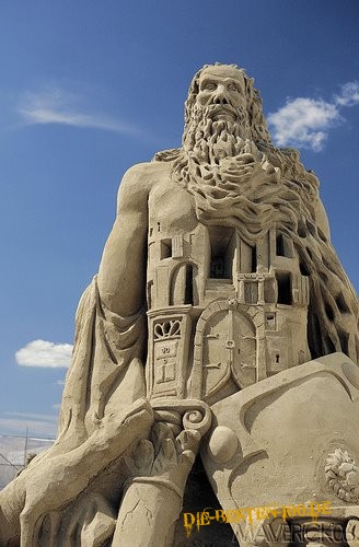 Die besten 100 Bilder in der Kategorie sand_kunst: Sandskulpur