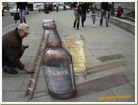 Die besten 100 Bilder in der Kategorie strassenmalerei: Bierflasche und Glas