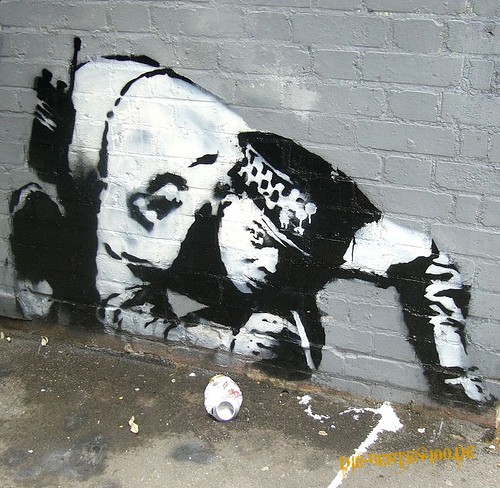 Die besten 100 Bilder in der Kategorie graffiti: Police-Officer zieht eine Line - Koks