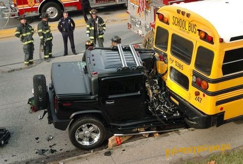 Die besten 100 Bilder in der Kategorie fail: Autounfall mit Schulbus