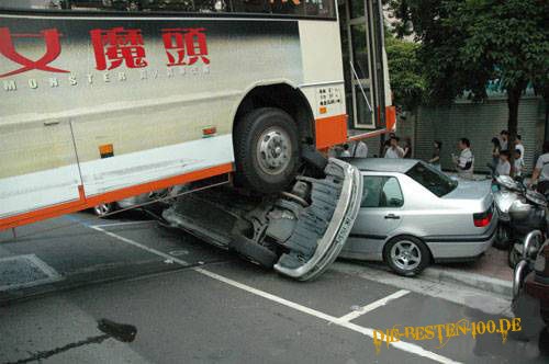 Die besten 100 Bilder in der Kategorie autos: Bus-Unfall