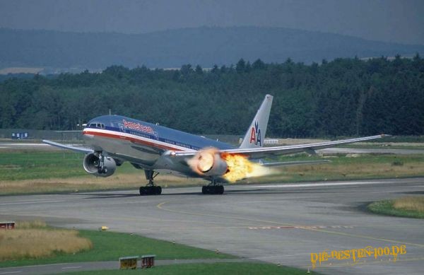 Triebwerk-Brand beim Start eines groÃen Flugzeugs
