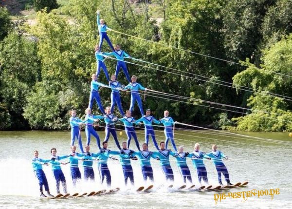 Die besten 100 Bilder in der Kategorie sport: Wasserski-Menschen-Pyramide