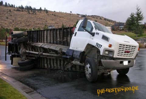 Die besten 100 Bilder in der Kategorie autos: Truckunfall