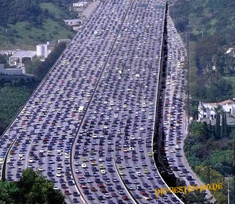 Riesen-Verkehrsstau auf Highway