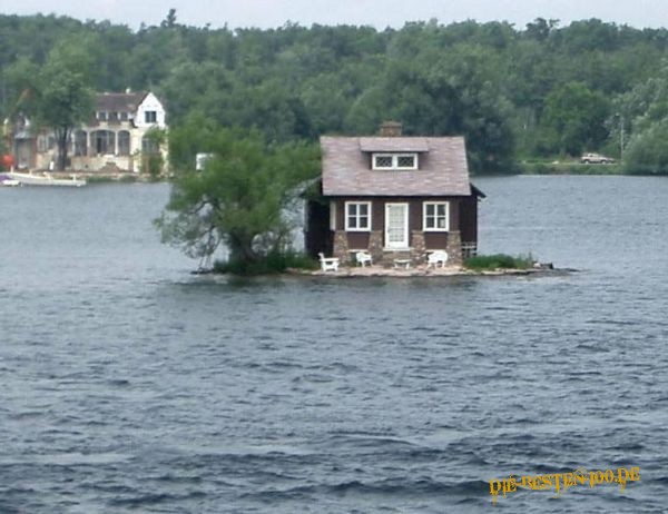Mini Haus auf Mini Insel