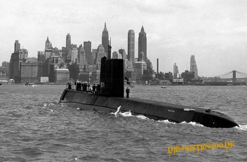 Die besten 100 Bilder in der Kategorie schiffe: U-Boot vor Manhatten