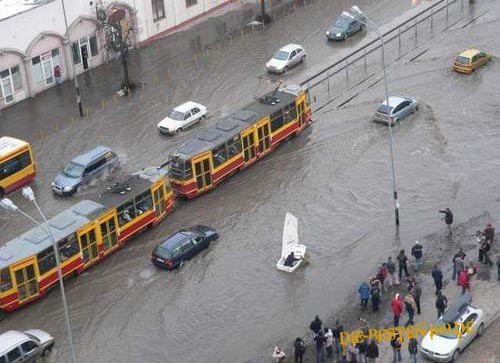 Die besten 100 Bilder in der Kategorie verkehr: Unterwasser-Verkehr, Segelboot auf StraÃe