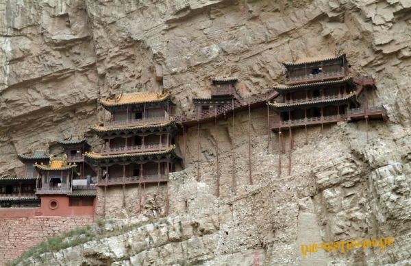 Chinesisches Wohnen am Fels