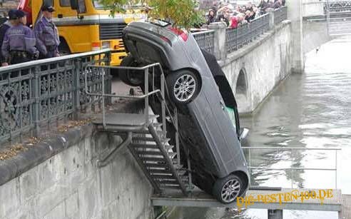 Auto, Unfall, Treppe, Fluss