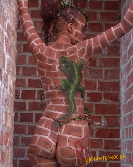 Die besten 100 Bilder in der Kategorie bodypainting: Mauer-Eidechsen-Bodypainting