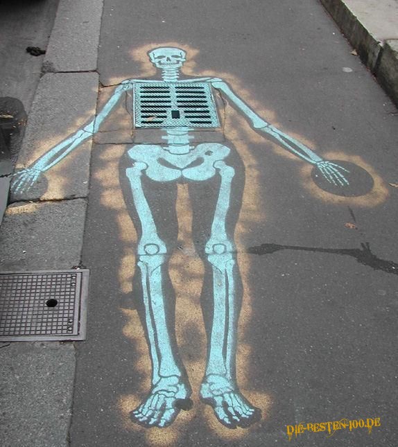 Die besten 100 Bilder in der Kategorie strassenmalerei: Skelett auf Gulli