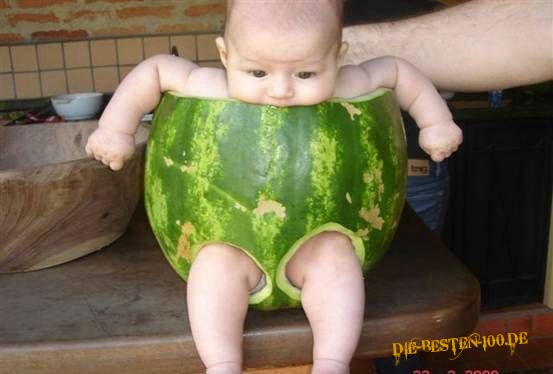 Baby mit Melonenhose