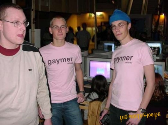 Die besten 100 Bilder in der Kategorie t-shirt_sprueche: Gaymer, Schwuppen, T-shirt, rosa