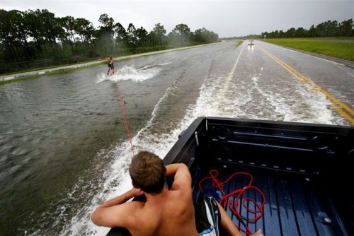 Die besten 100 Bilder in der Kategorie sport: surfen, strasse, hochwasser