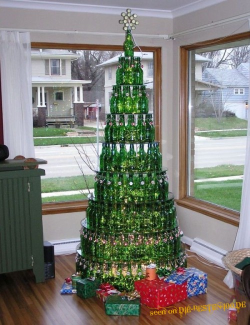Die besten 100 Bilder in der Kategorie kunst: Bierflaschen-Weihnachtsbaum
