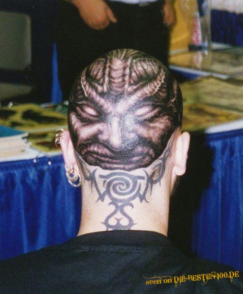 Die besten 100 Bilder in der Kategorie horror_tattoos: Kopf auf Hinterkopf-Tattoo