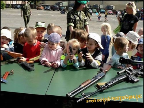 Die besten 100 Bilder in der Kategorie fail: Eltern-fehler - Kids mit Waffen