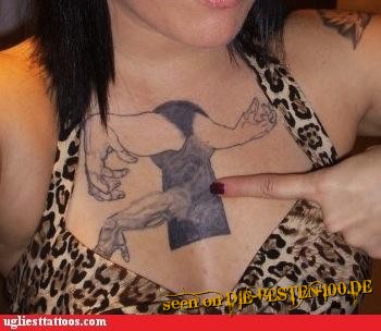 Die besten 100 Bilder in der Kategorie schlechte_tattoos: Krankes Tattoo auf Dekolte