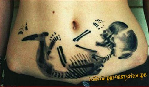 Kinder-Skelett auf Bauch - Tattoo