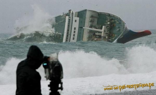 Schiff sinkt vor KÃ¼ste 